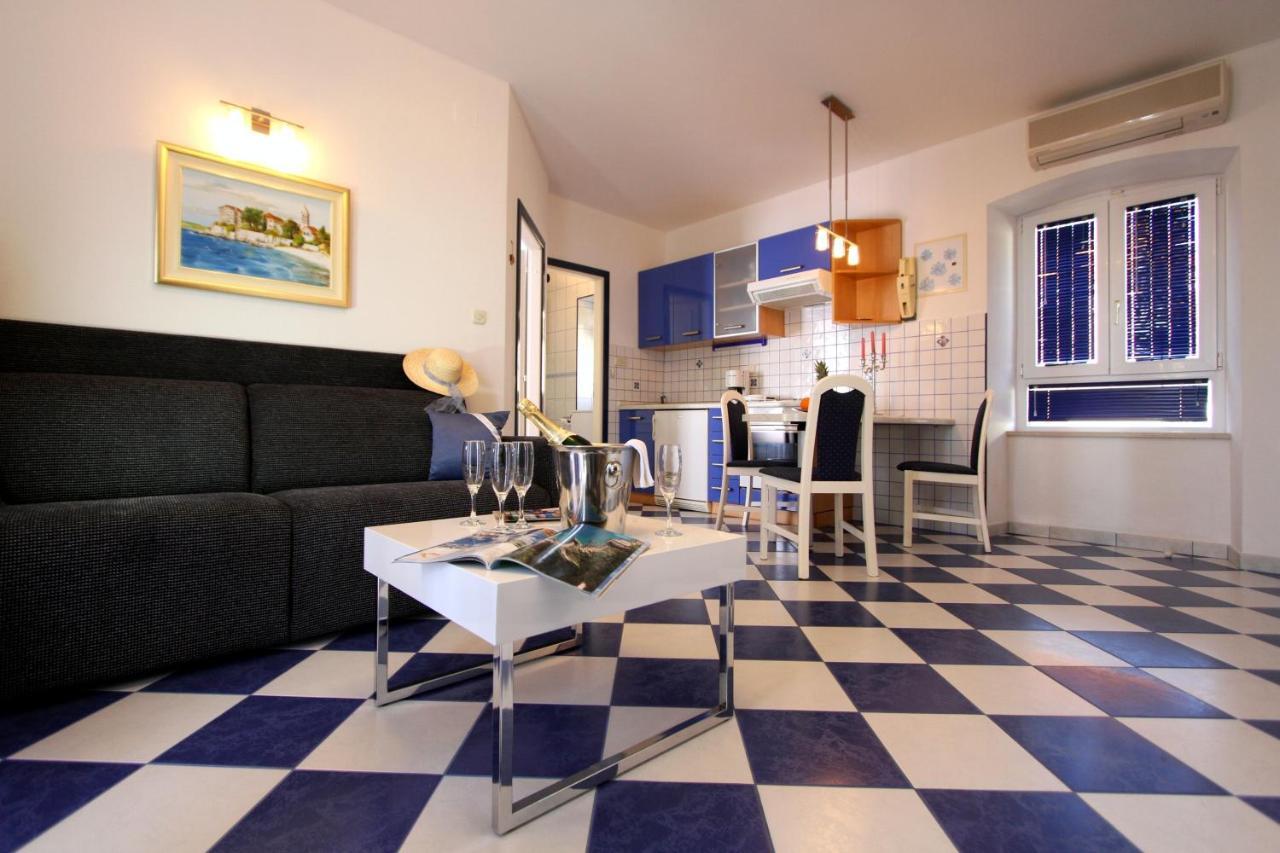 Apartments Amore Bol Quarto foto